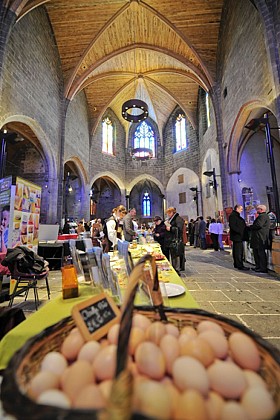 La place de la Halle / La Halle aux Bleds