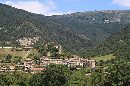 Montmorin, village pittoresque