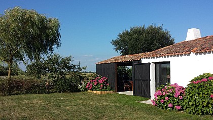 DOMAINE DES POIRASSES - GÎTE RUSTIQUE