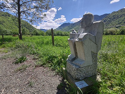 STATUE : TENTATIVE DE COMMUNICATION