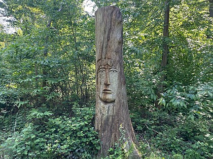 Arbre sculpté