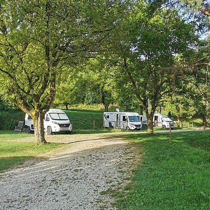 Aire de service et de stationnement camping-car
