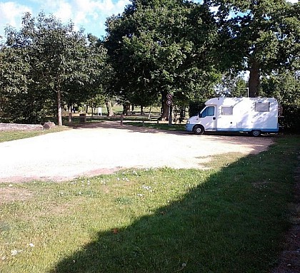 Aire de stationnement et de services camping-car - Champs des Bretons