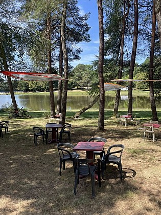 La guinguette du lac de Feyt