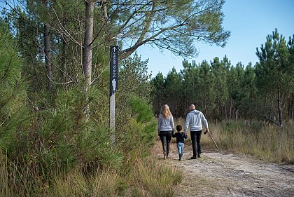 La Cabane de Lentrade, sentier d’interprétation “l’Homme et la Nature ”  et le “poumon vert”.