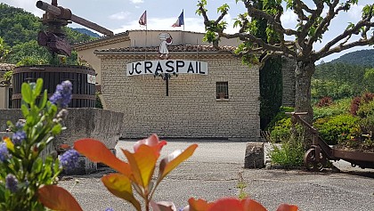 Aire de camping car à la Cave Raspail JC et Fils