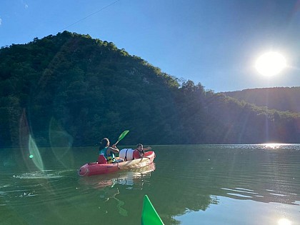 Canoë-kayak dans les gorges de l'Ain depuis Thoirette
