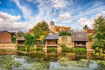 Centre historique et promenade de l'Ozanne à Brou