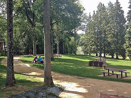 AIRE DE PIQUE-NIQUE DU LAC DES LESCHERES