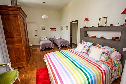 CHAMBRES D'HOTES LA MAISON D'OLIVIER - CHAMBRE LA CLASSE D'HISTOIRE