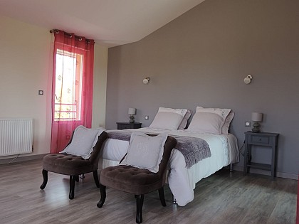 LE BOIS JOLI - CHAMBRE FUSCHIA