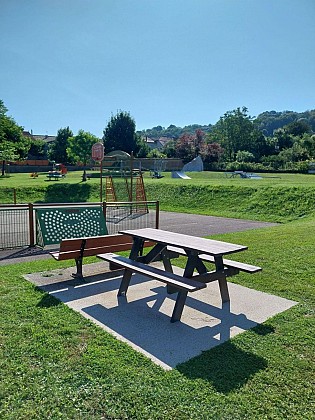 Aire de pique nique - Val de Virieu Aire de jeux