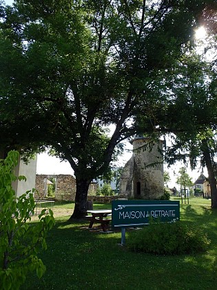 Perret Castle picnic area