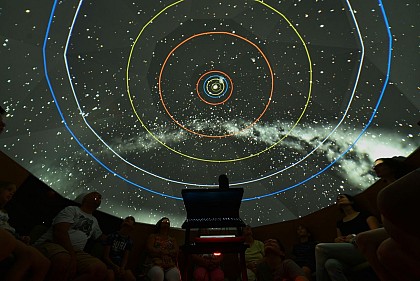 Séances au Planétarium à La Chapelle-aux-Lys