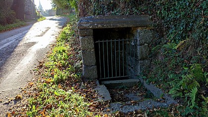La fontaine de la Vierge & lavoir - Bonabri | Plufur