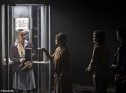 Allosaurus [même rue, même cabine]