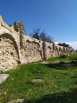 The remains of the Vers aqueduct at the Pont du Gard - Avril en balade 2025