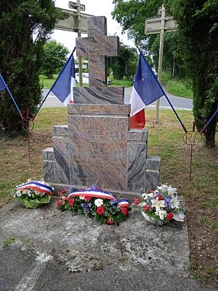 Stèle commémorative de la fusillade des quatre routes