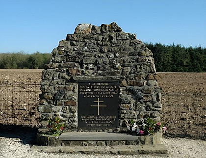 Stèle des aviateurs à Saint-Denis-de-Méré