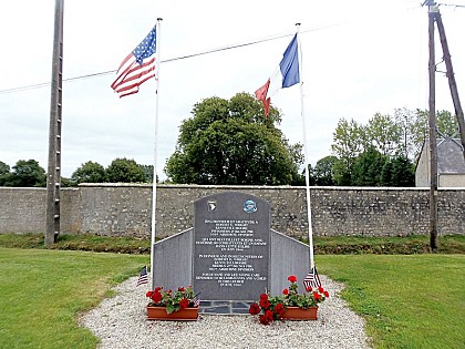 Monument des infirmiers Robert E.Wright et Kenneth J.Moore 501st PIR