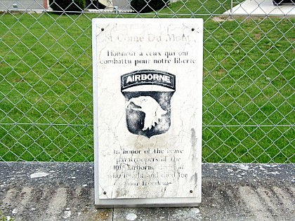 Plaque 101st Airborne Division (L'amont Dead Man's Corner)