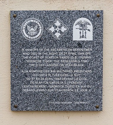 Plaque en mémoire des victimes de l’exercice Tiger NPU