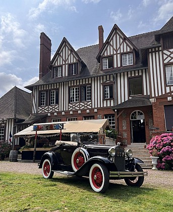 Circus and Co By Le Manoir de Fumechon