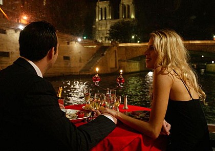 Dîner Croisière à Paris pour déclaration d'Amour - Bateaux Mouches