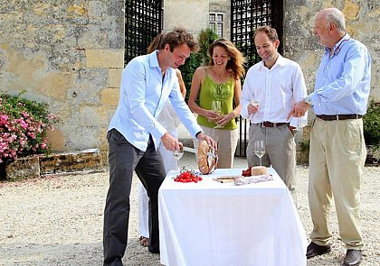 Découverte des vignobles du Médoc et de Saint-Emilion : visites de châteaux et dégustations de vins