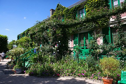 Visit Claude Monet's House at Giverny & The Palace of Versailles – Skip-the-line tickets