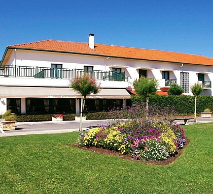 Hôtel - Restaurant des Pins