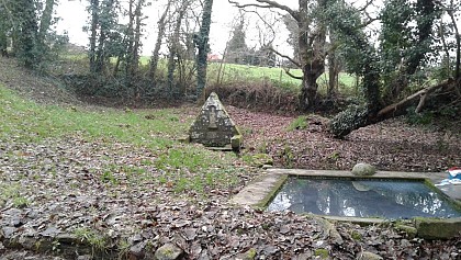 Fontaîne de dévotion et lavoir de Saint-Diboan
