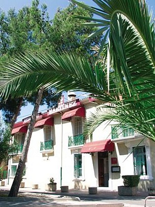 HOTEL MARTINEZ