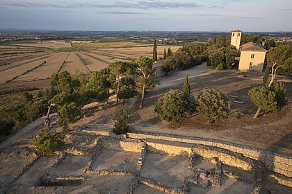 ENSERUNE. OPPIDUM ET MUSÉE ARCHÉOLOGIQUE