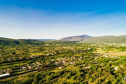 MOULÈS-ET-BAUCELS, AU CŒUR DES GARRIGUES