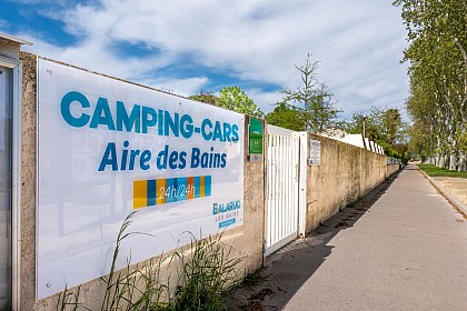 AIRE DE CAMPING-CARS "AIRE DES BAINS"