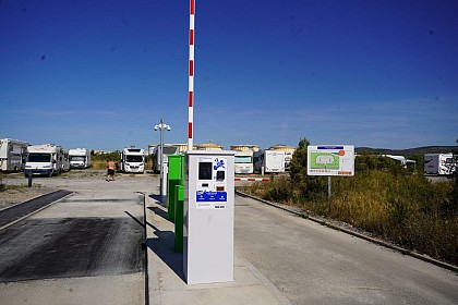 AIRE DE STATIONNEMENT DE CAMPING-CARS