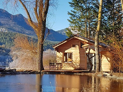 Holiday Cottage 'La Cabane au bord de l'eau'