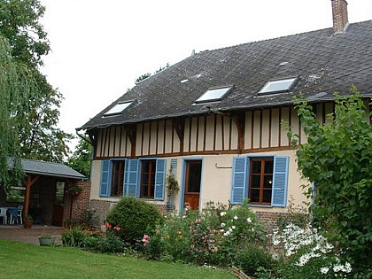 La Blanche Gélée,chambre d'hôtes spacieuse à 1h de Reims et de Charleville-M. Accueil Motards.