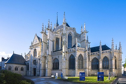 L’église Notre-Dame-des-Marais et la ville vue du haut de la tour-clocher