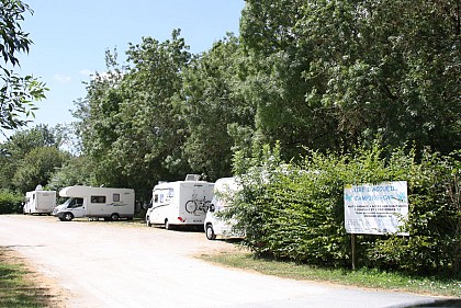 Aire de camping-car - Camping La Petite Cabane