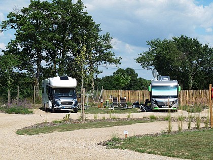 AIRE DE CAMPING-CARS CAMPING YELLOH VILLAGE LE PIN PARASOL