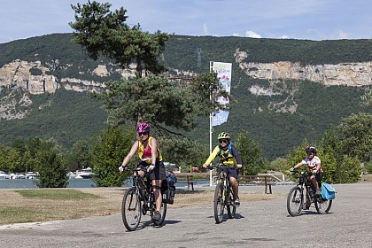 Circuit vélo : découverte de Saint-Sorlin, le village des roses