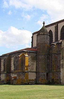 La salle capitulaire et les chanoines
