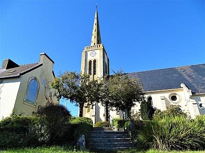 The parish church Notre-Dame des Fleurs and its presbytery
