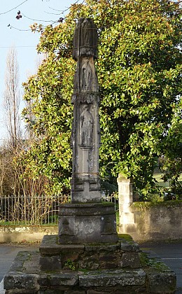 2. La Croix du cimetière