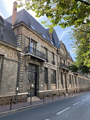 Façade des anciens établissements Byrrh