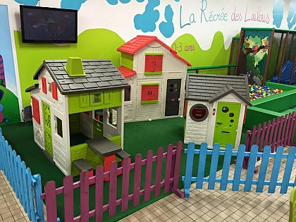 Covered playground 'La Récrée des Loulous'