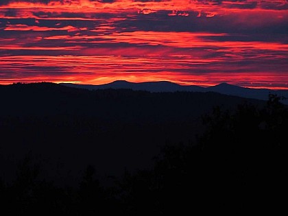 Randonnée gourmande au coucher du soleil sur le toit de l’Allier – Puy du Montoncel (entre Vichy et Roanne)