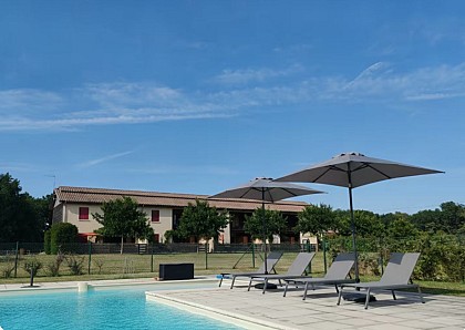 Gîte du Pin - campagne et nature - piscine